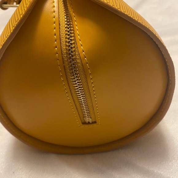 Sold on IG🔥Louis Vuitton Yellow epi papillon - Picture 4 of 4